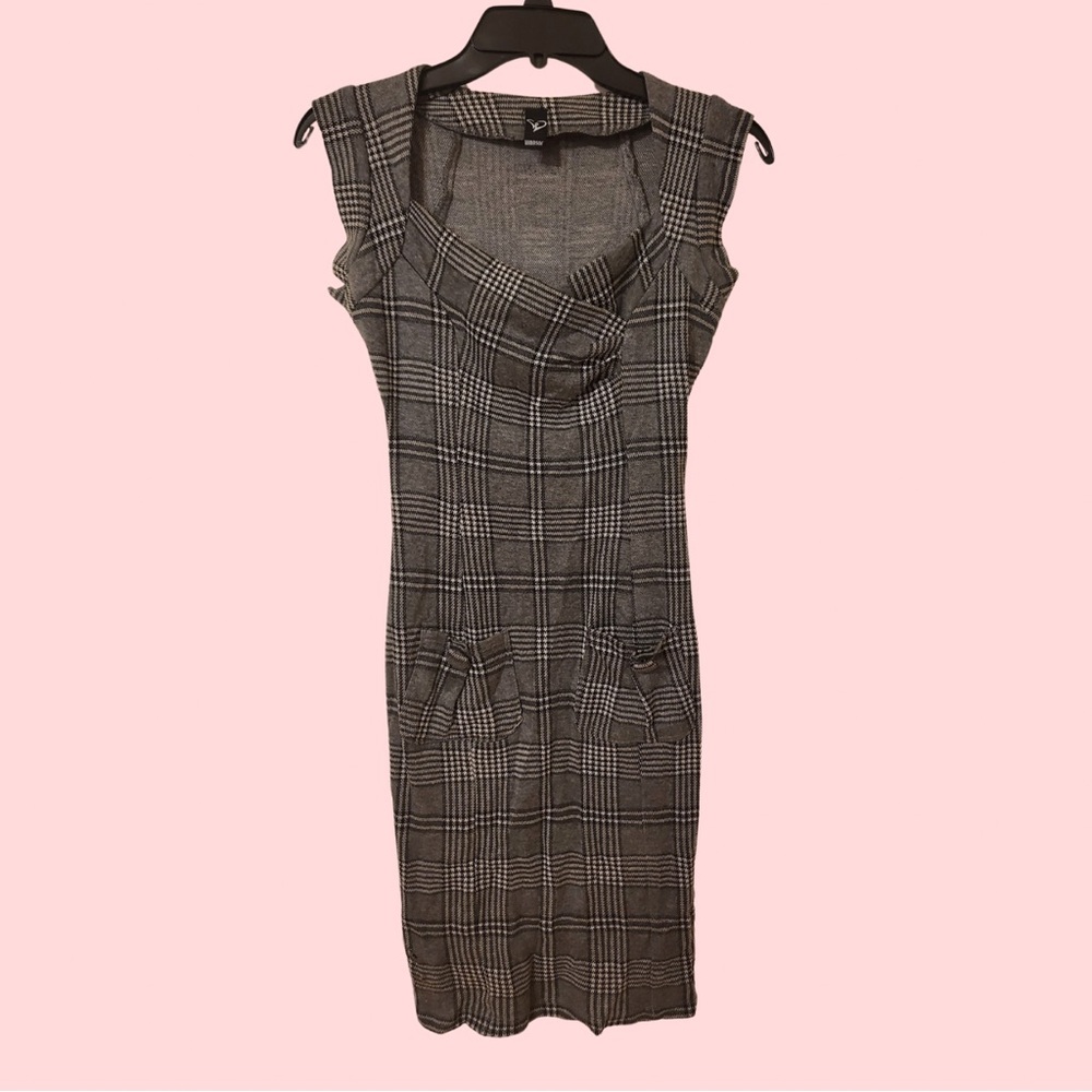 Windsor Black and Gray Sheath Dress Scoop Neck Midi